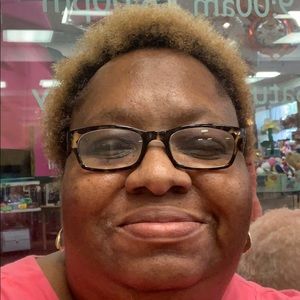 Meet your Posher, Cynthia